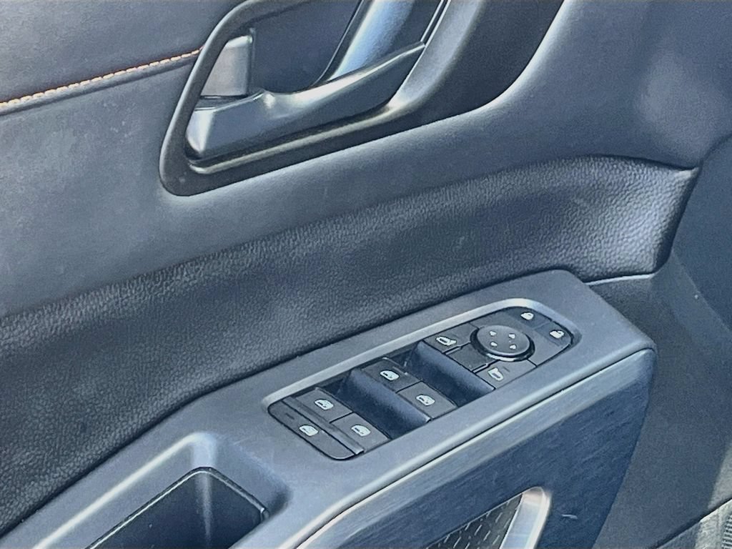 Used 2025 Nissan Pathfinder Rock Creek AWD/4WD image 17