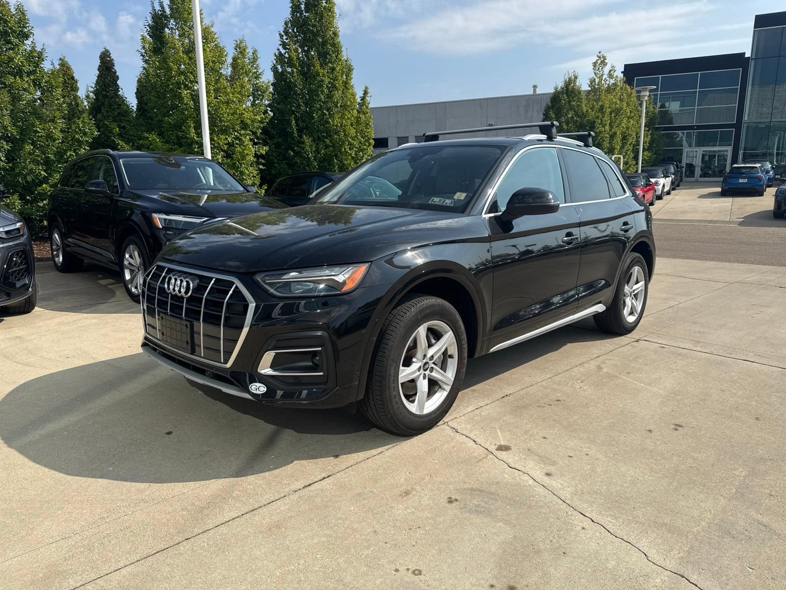 Used 2023 Audi Q5 2.0T Premium w/ Convenience Package AWD/4WD image 1