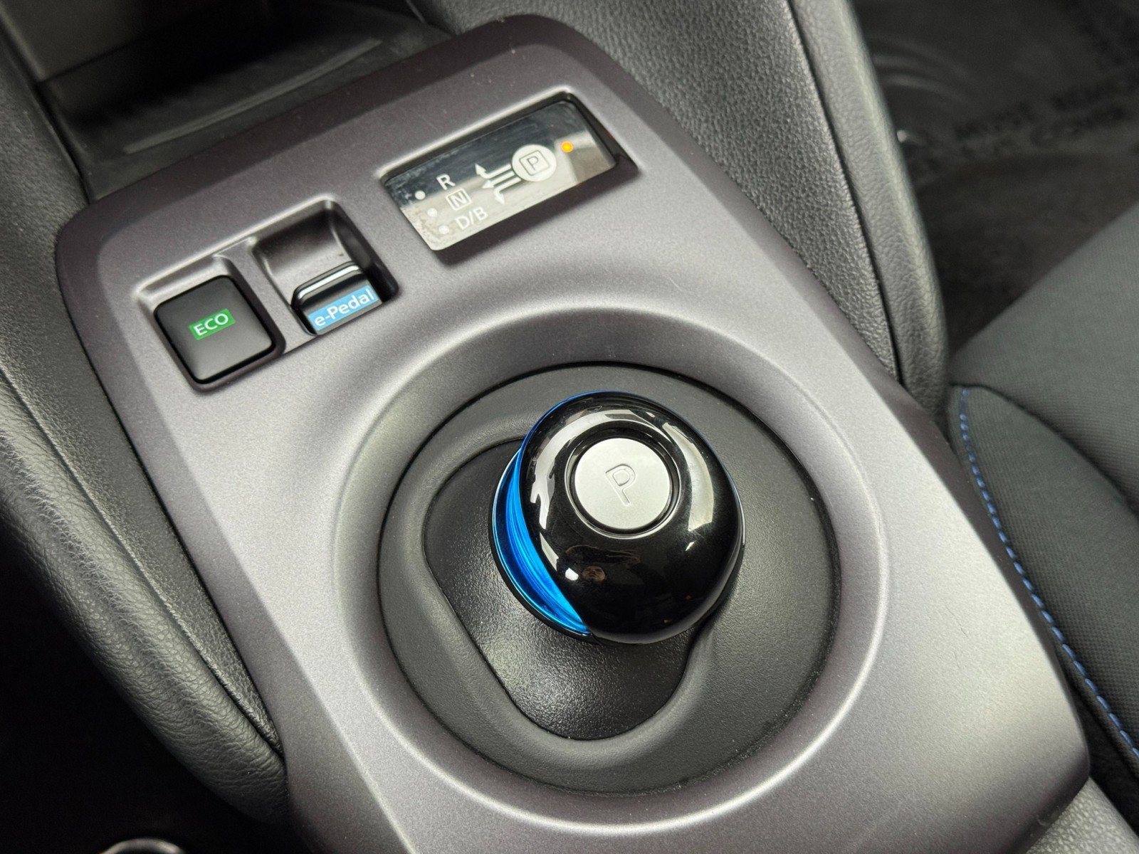 Used 2025 Nissan Leaf S image 25