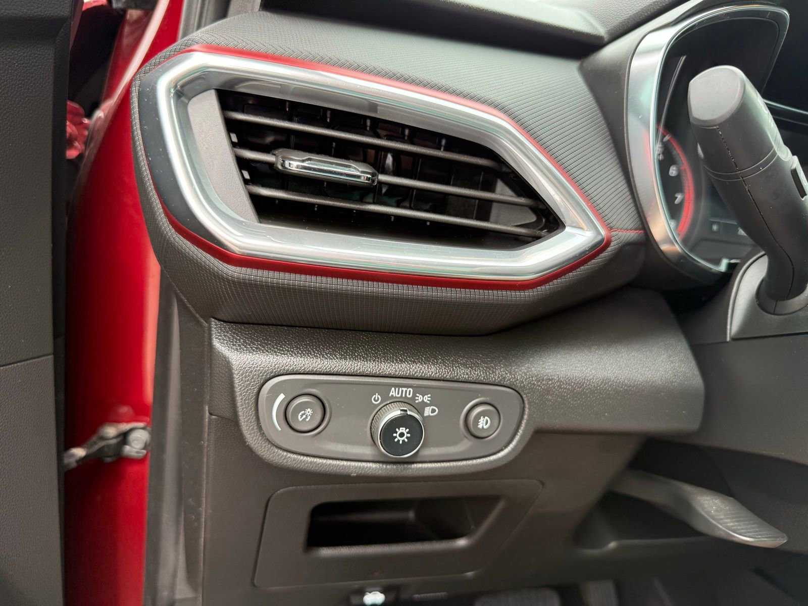 Used 2023 Chevrolet TrailBlazer RS w/ Convenience Package image 13