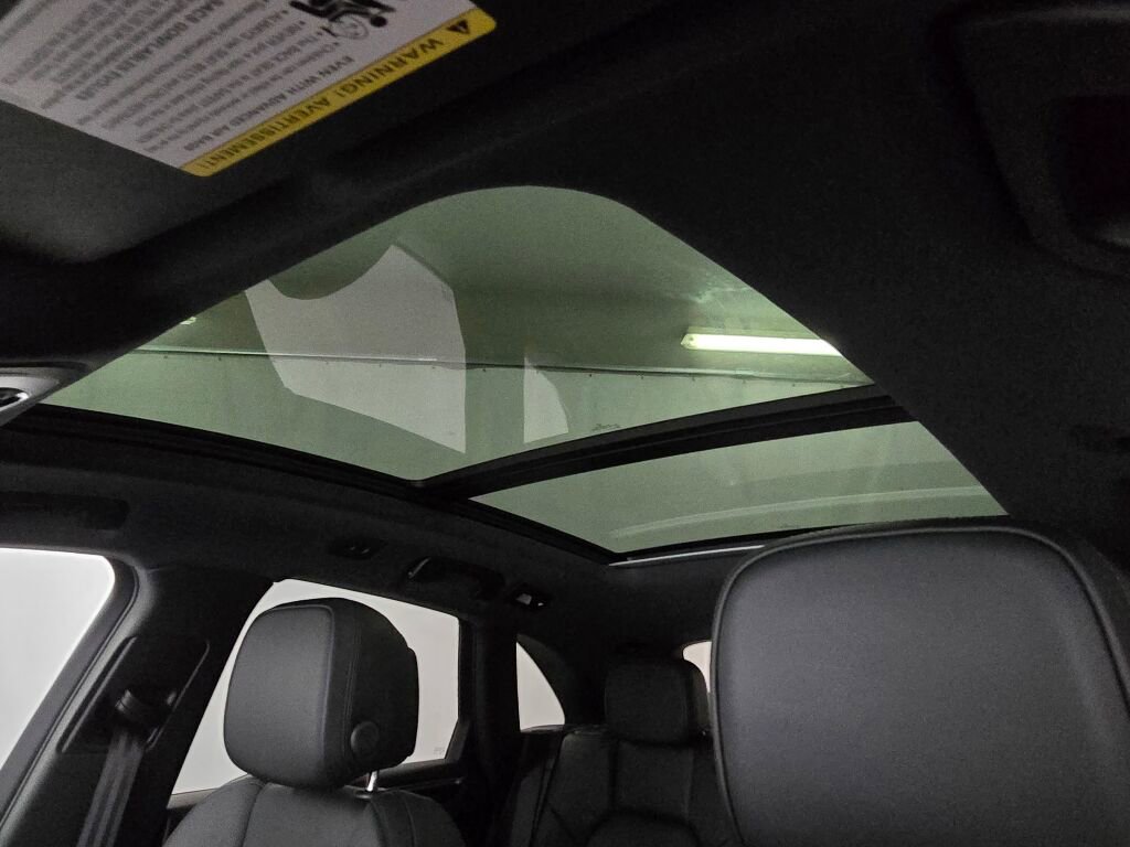 Certified 2025 Porsche Macan image 42