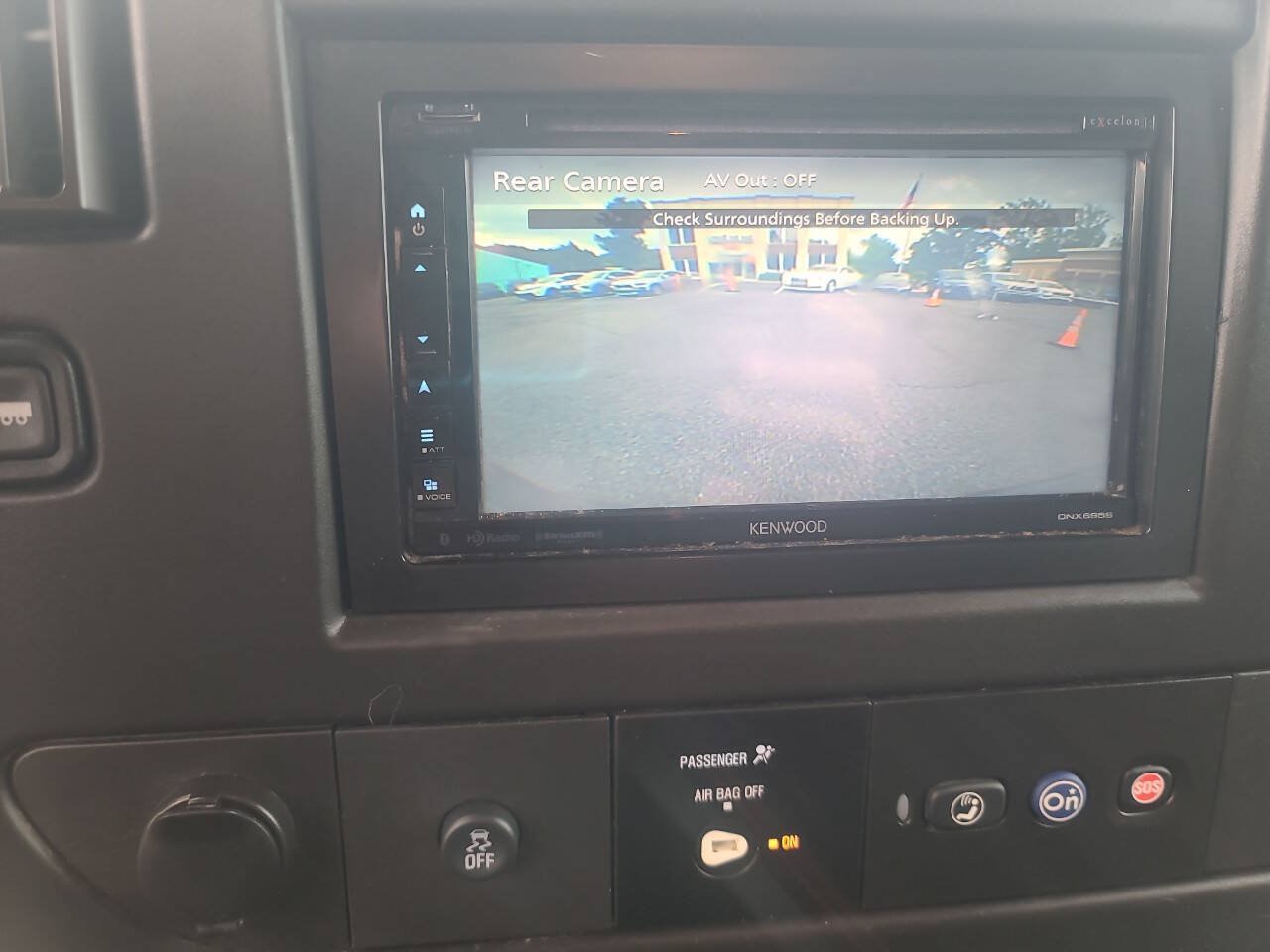 Used 2018 Chevrolet Express 2500 RWD image 18