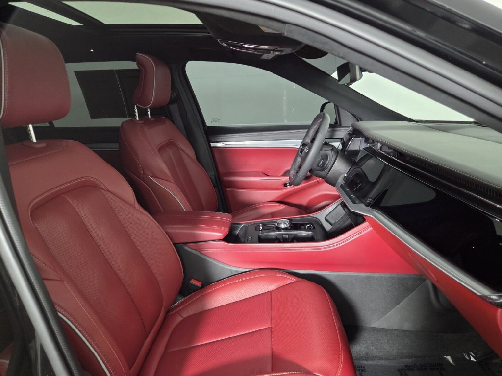 Used 2024 Jeep Wagoneer Launch Edition AWD/4WD image 32