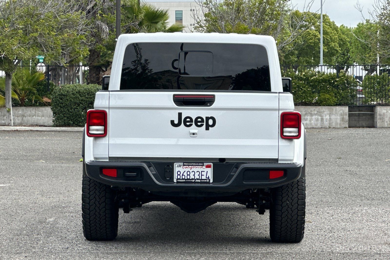 Used 2025 Jeep Gladiator Sport AWD/4WD image 4