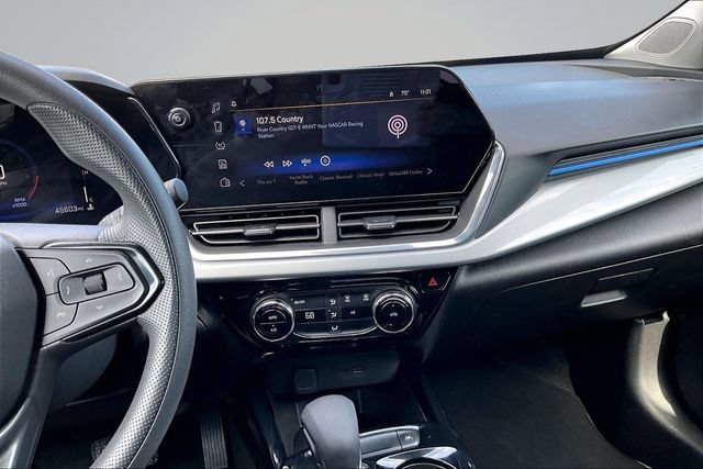 Used 2025 Chevrolet Trax LT FWD image 9