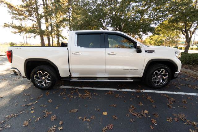 Used 2022 GMC Sierra 1500 SLT w/ SLT Convenience Package image 2
