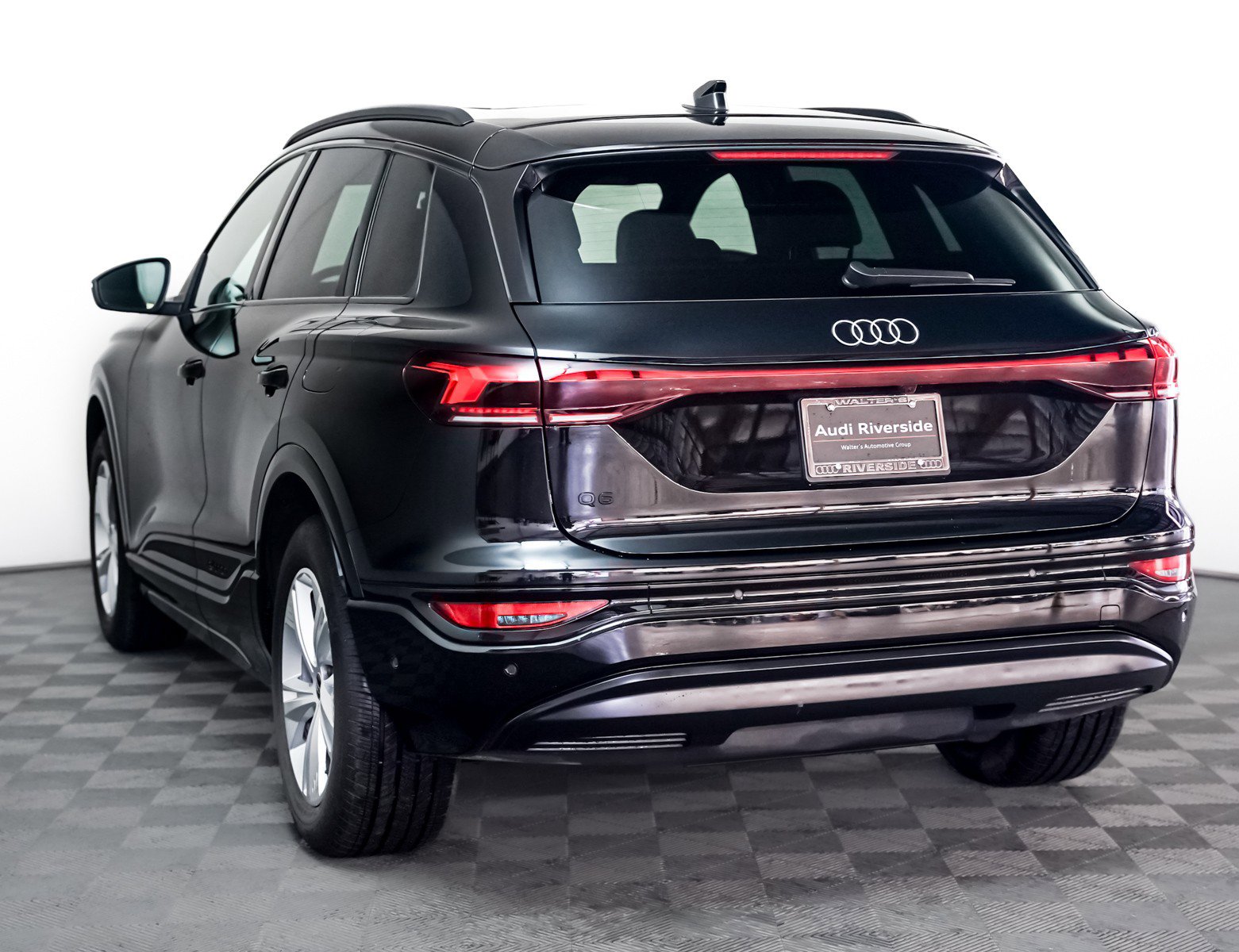 Certified 2025 Audi Q6 e-tron Premium w/ Convenience Package image 2