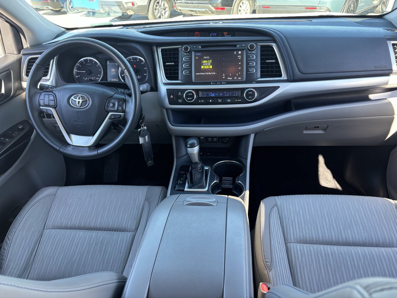 Used 2017 Toyota Highlander Plus w/ Carpet Mat Package FWD image 13