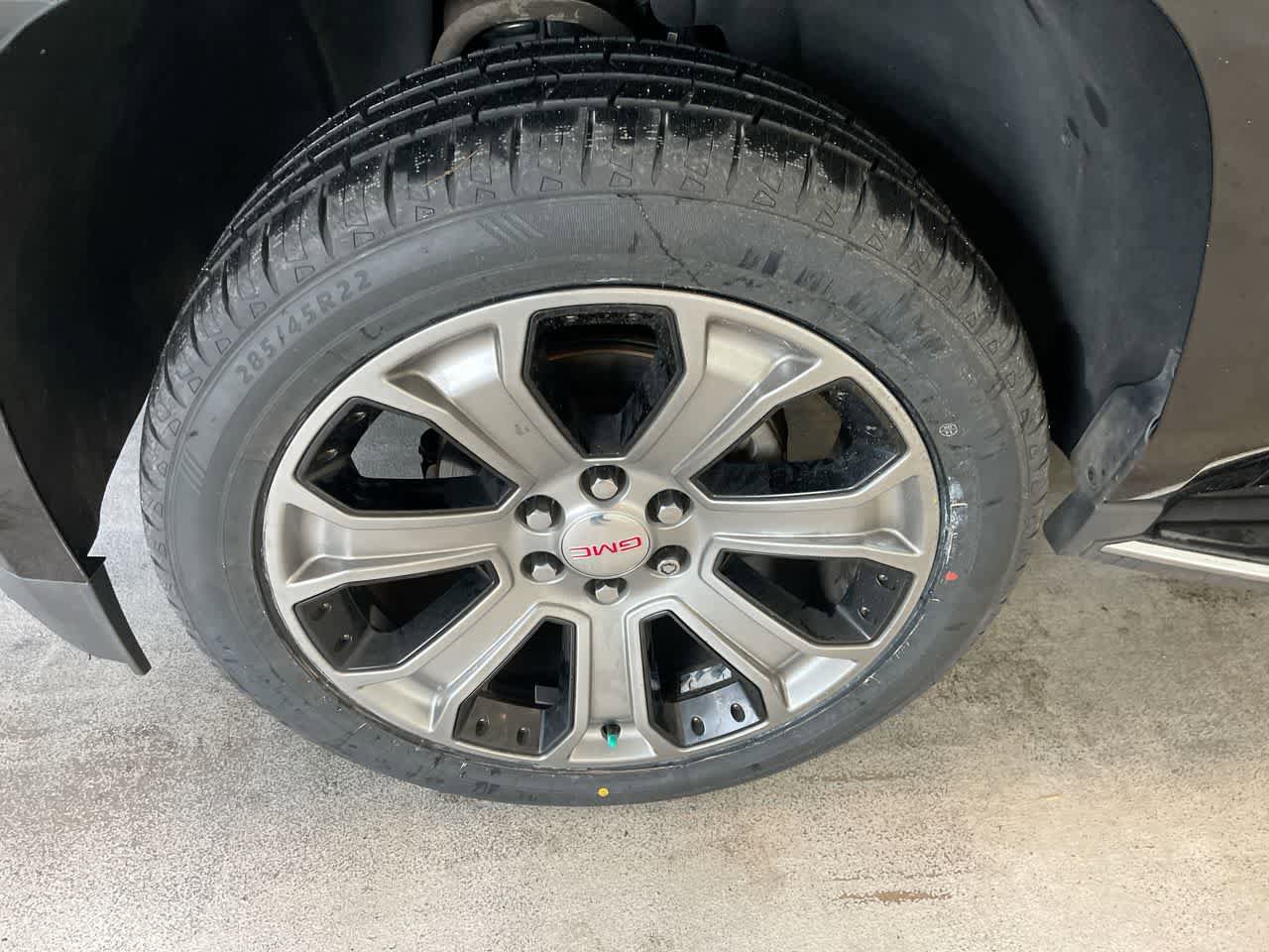 Used 2018 GMC Yukon Denali w/ Open Road Package AWD/4WD image 10