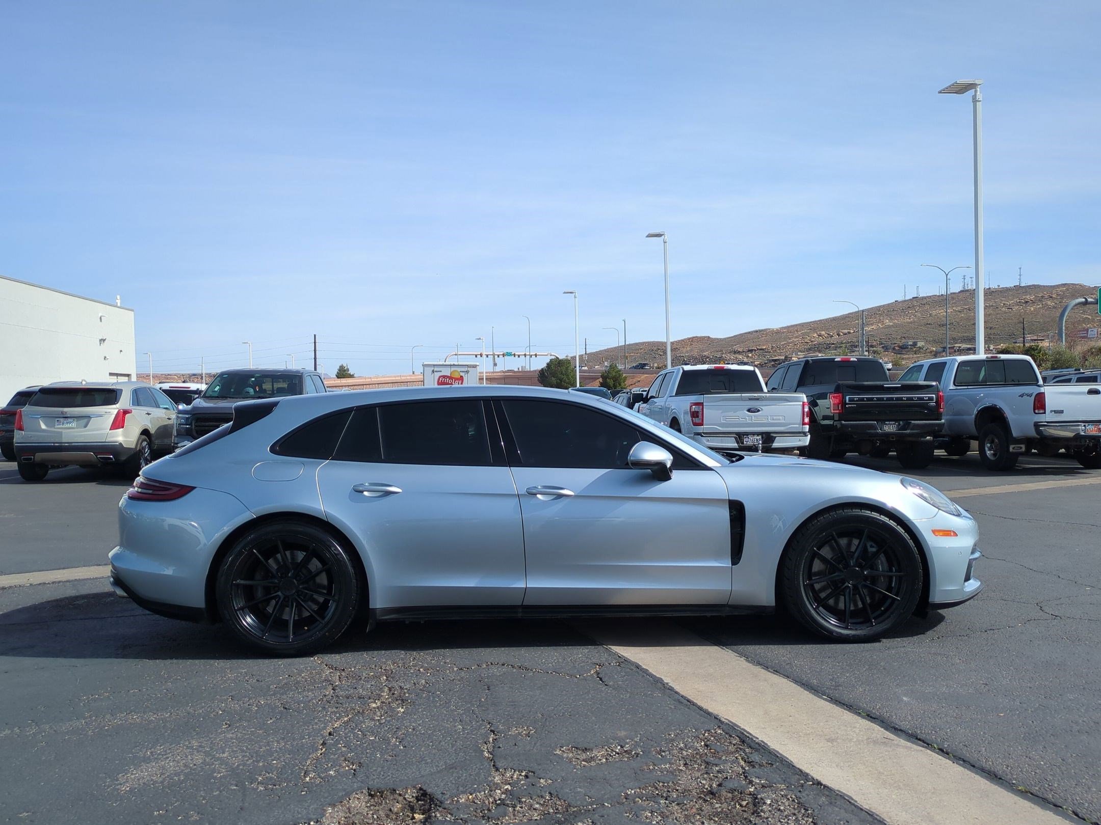 Used 2018 Porsche Panamera 4 image 2