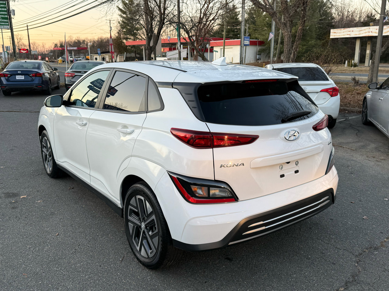Used 2023 Hyundai Kona SEL FWD image 4