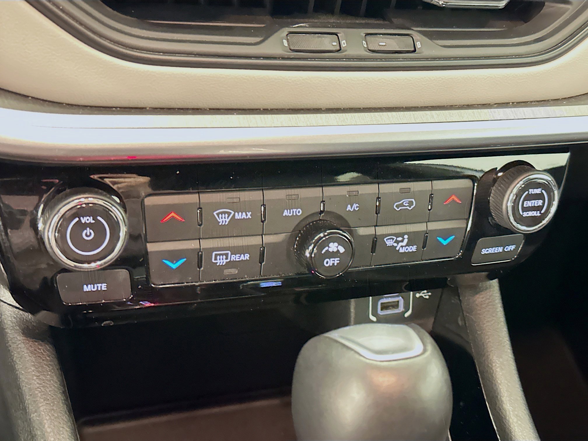 Used 2025 Jeep Compass Limited image 23