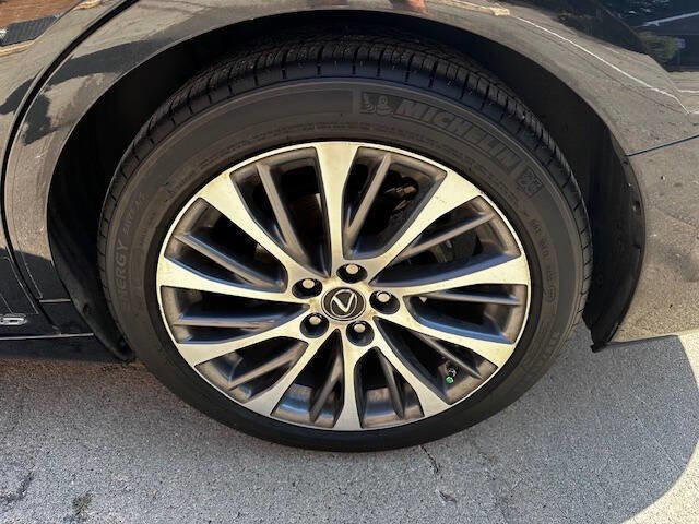 Used 2021 Lexus ES 300h w/ Premium Package image 6