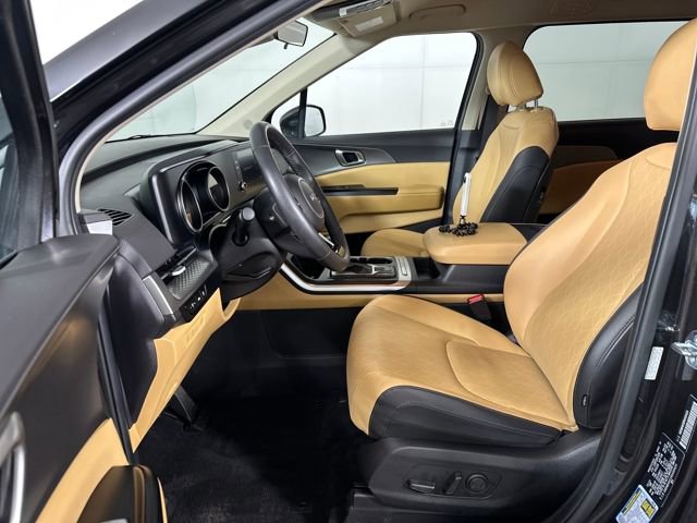 Used 2024 Kia Carnival LX image 11