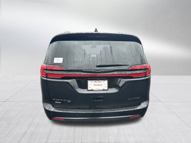 New 2026 Chrysler Pacifica Limited image 6