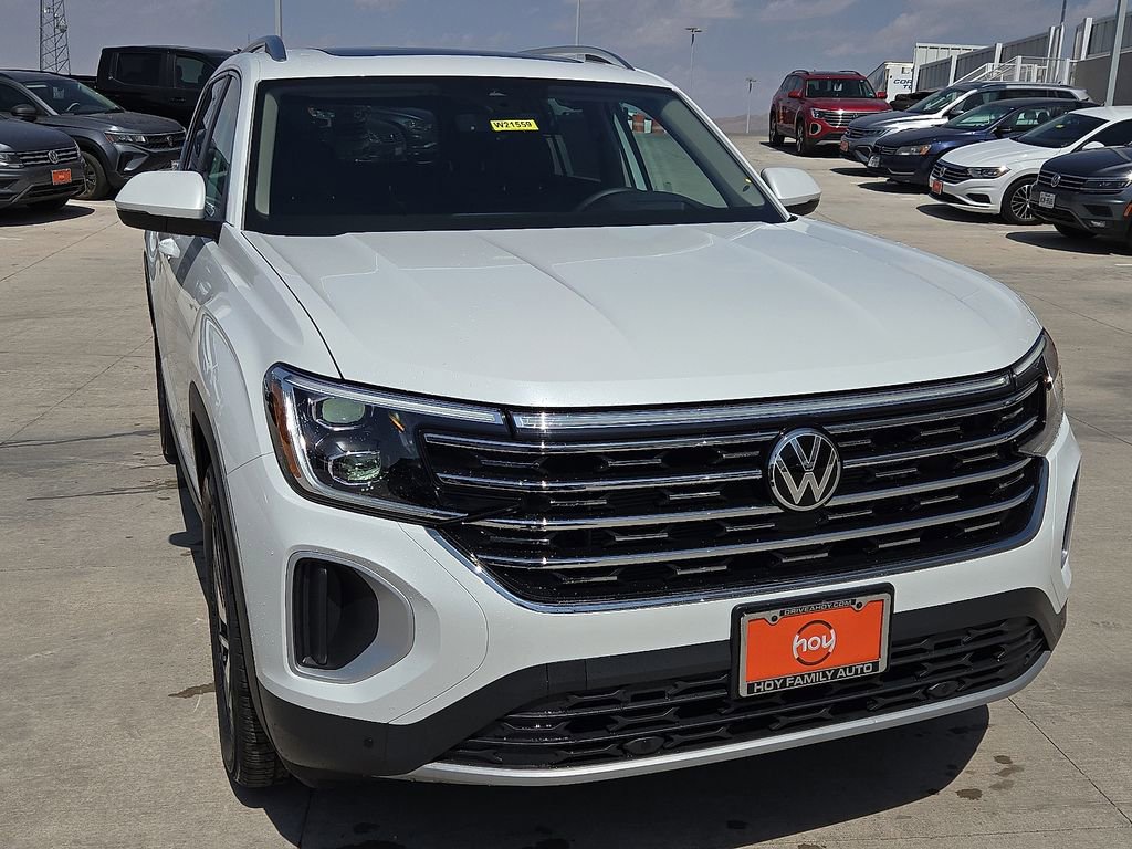Certified 2025 Volkswagen Atlas SEL AWD/4WD image 3