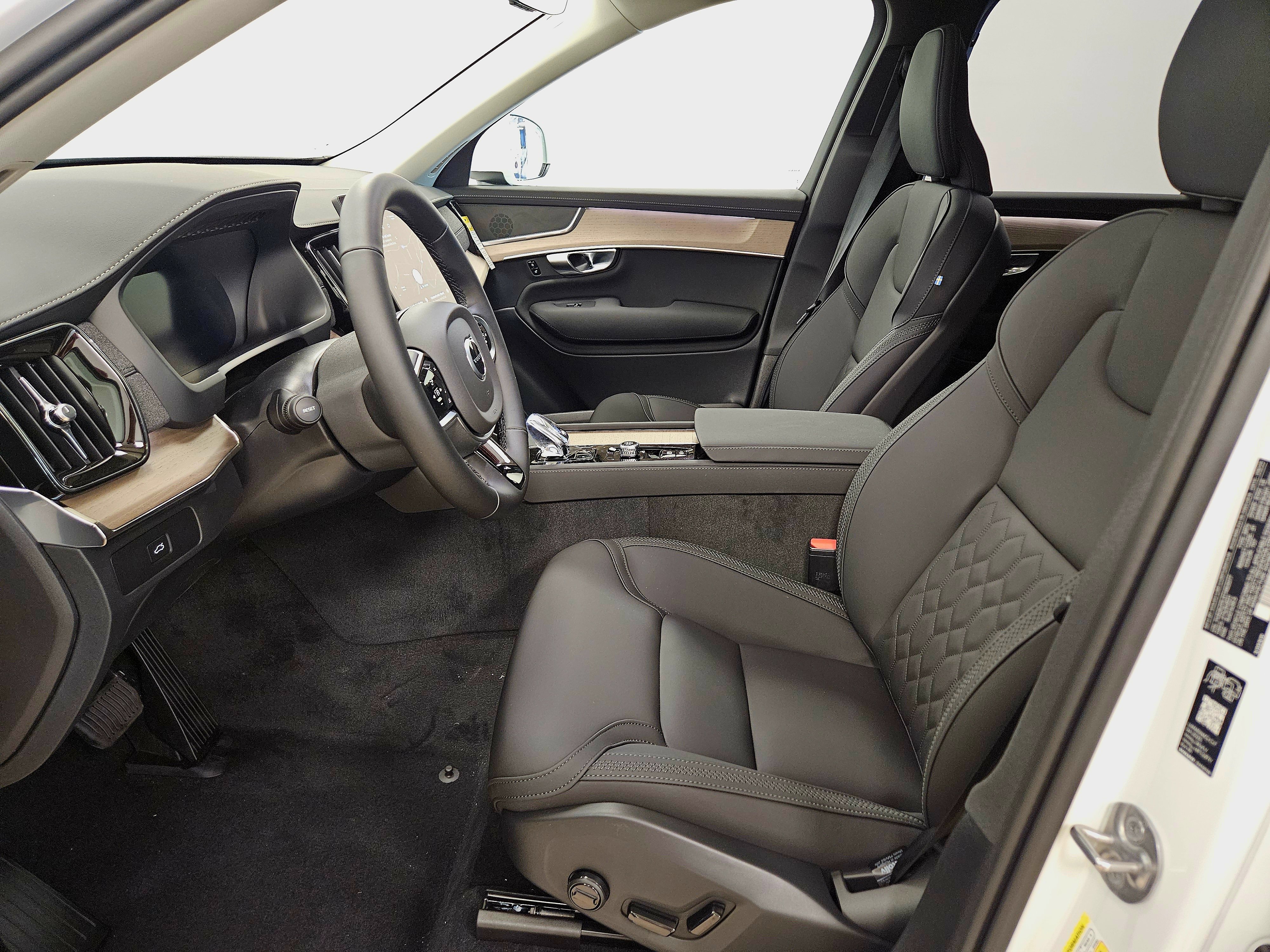 New 2026 Volvo XC90 B6 Plus w/ Protection Package image 10