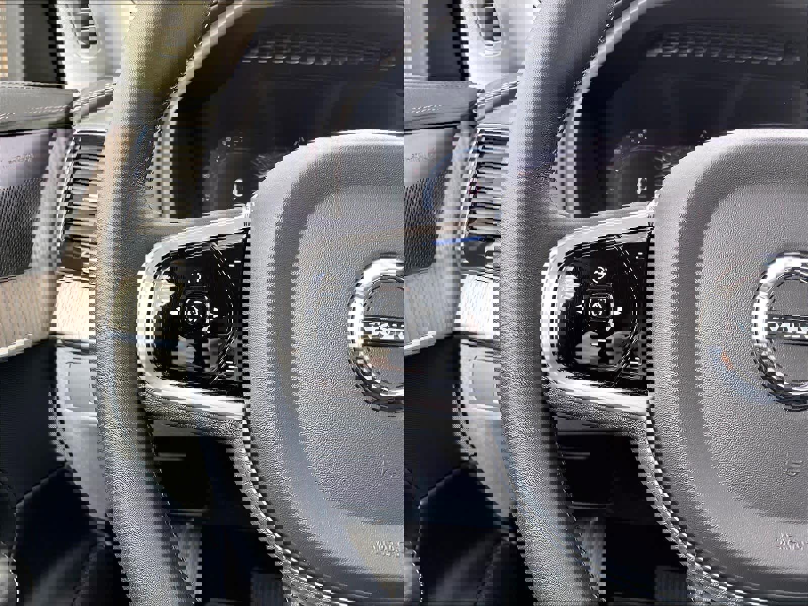 Used 2023 Volvo XC90 T8 Ultimate w/ Protection Package image 21