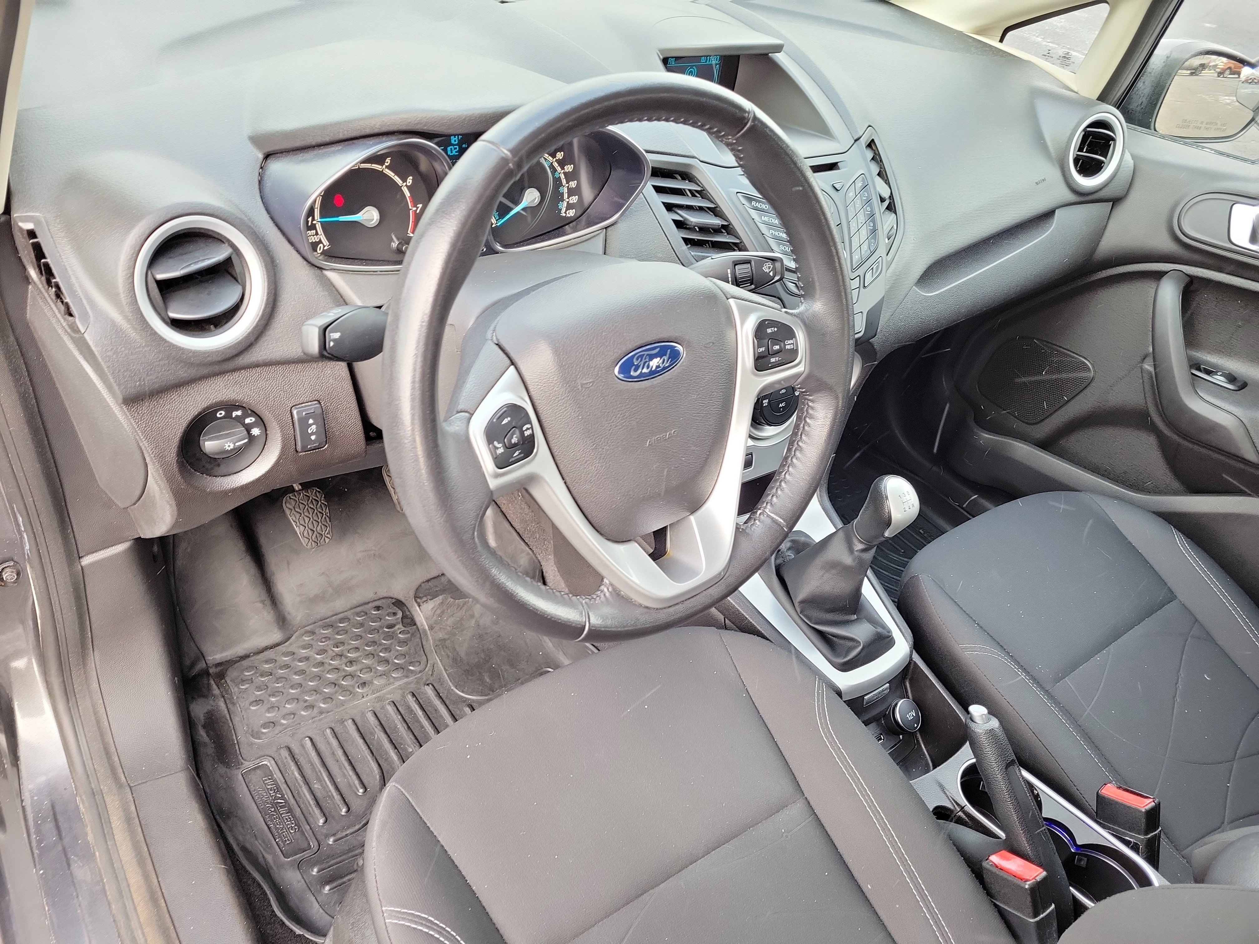 Used 2015 Ford Fiesta SE image 18