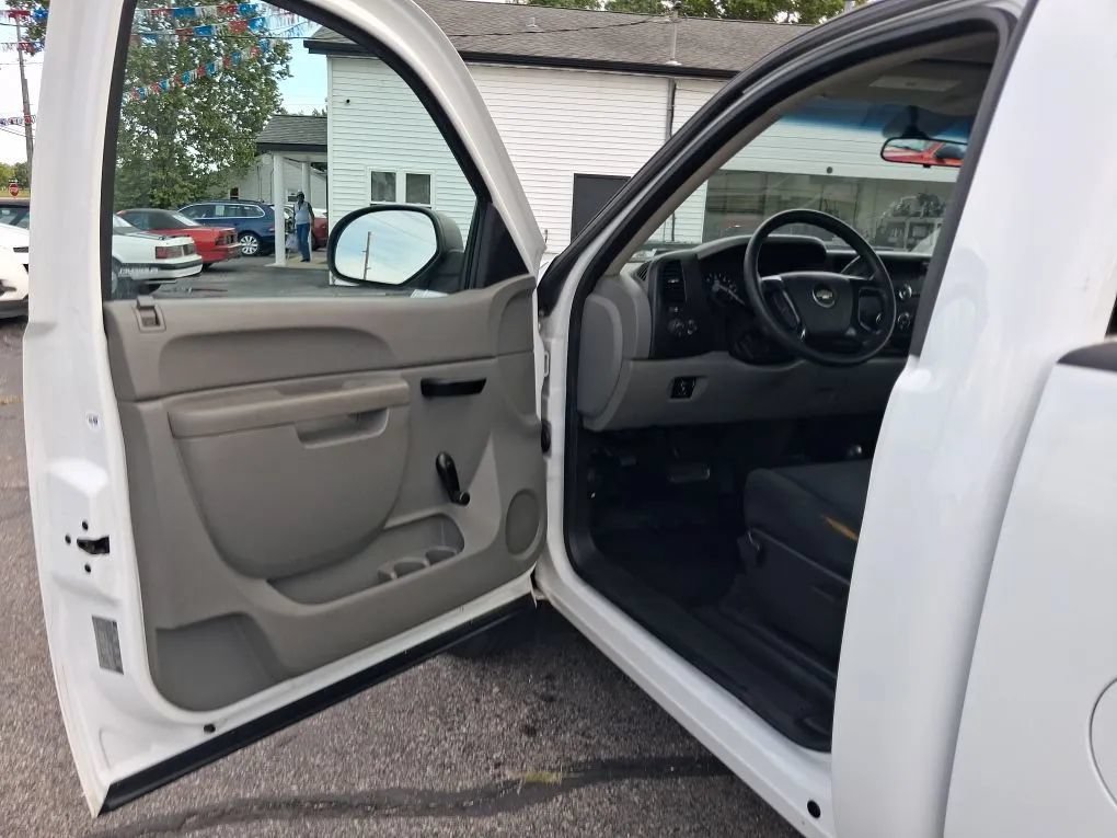 Used 2013 Chevrolet Silverado 1500 W/T AWD/4WD image 32