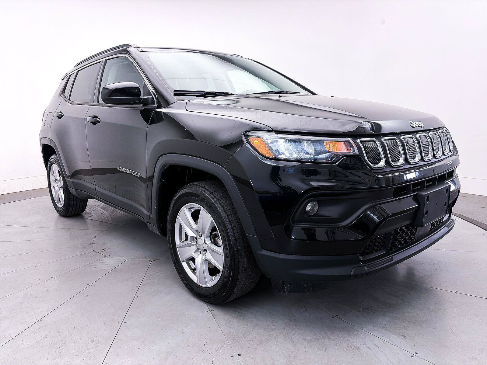 Used 2022 Jeep Compass Latitude w/ Sun and Sound Group AWD/4WD image 11
