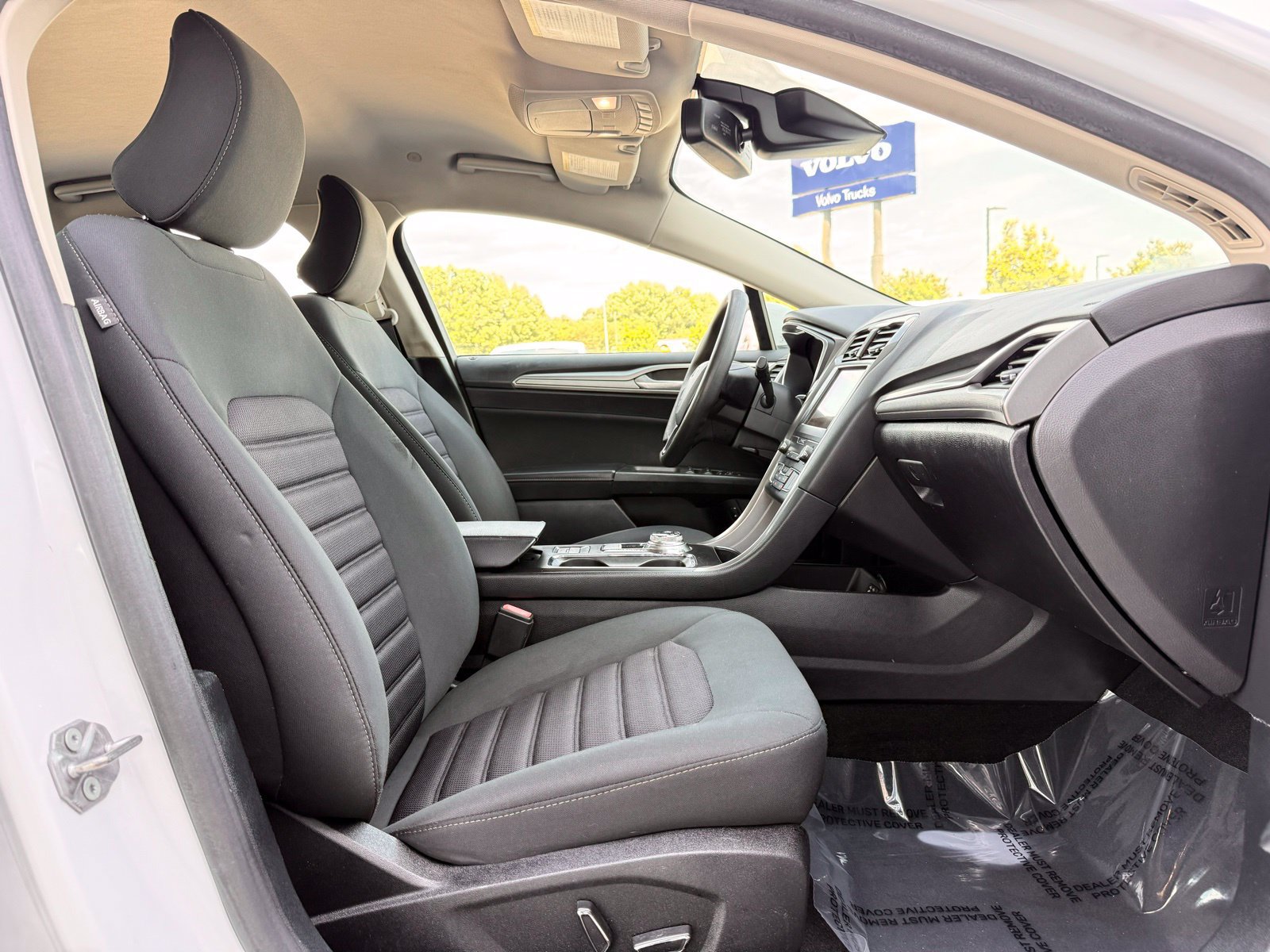 Used 2019 Ford Fusion SE FWD image 21