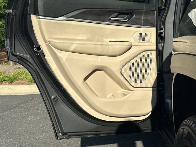 New 2025 Jeep Grand Cherokee Limited w/ Black Appearance Package image 20