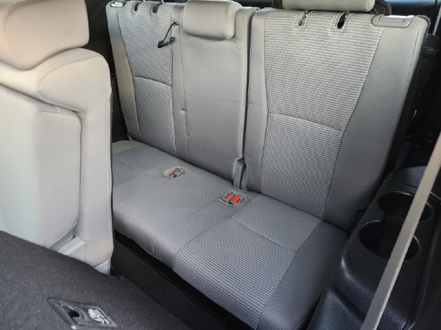 Used 2024 Toyota Highlander LE FWD image 24