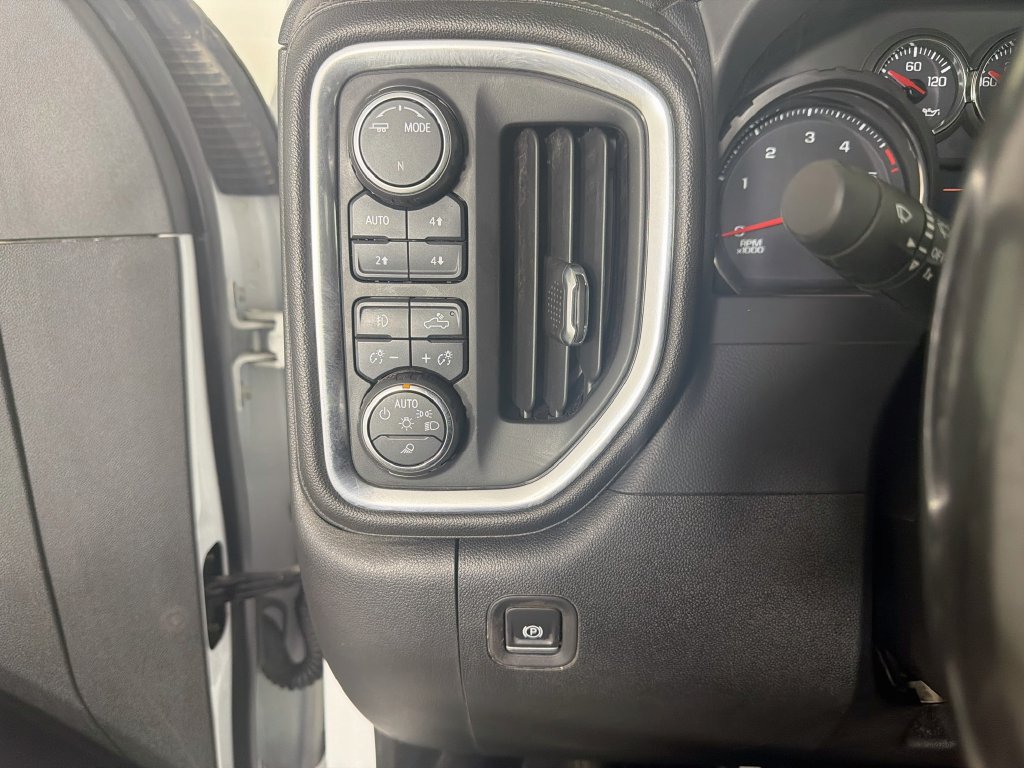 Used 2022 Chevrolet Silverado 3500 LT w/ Convenience Package AWD/4WD image 11
