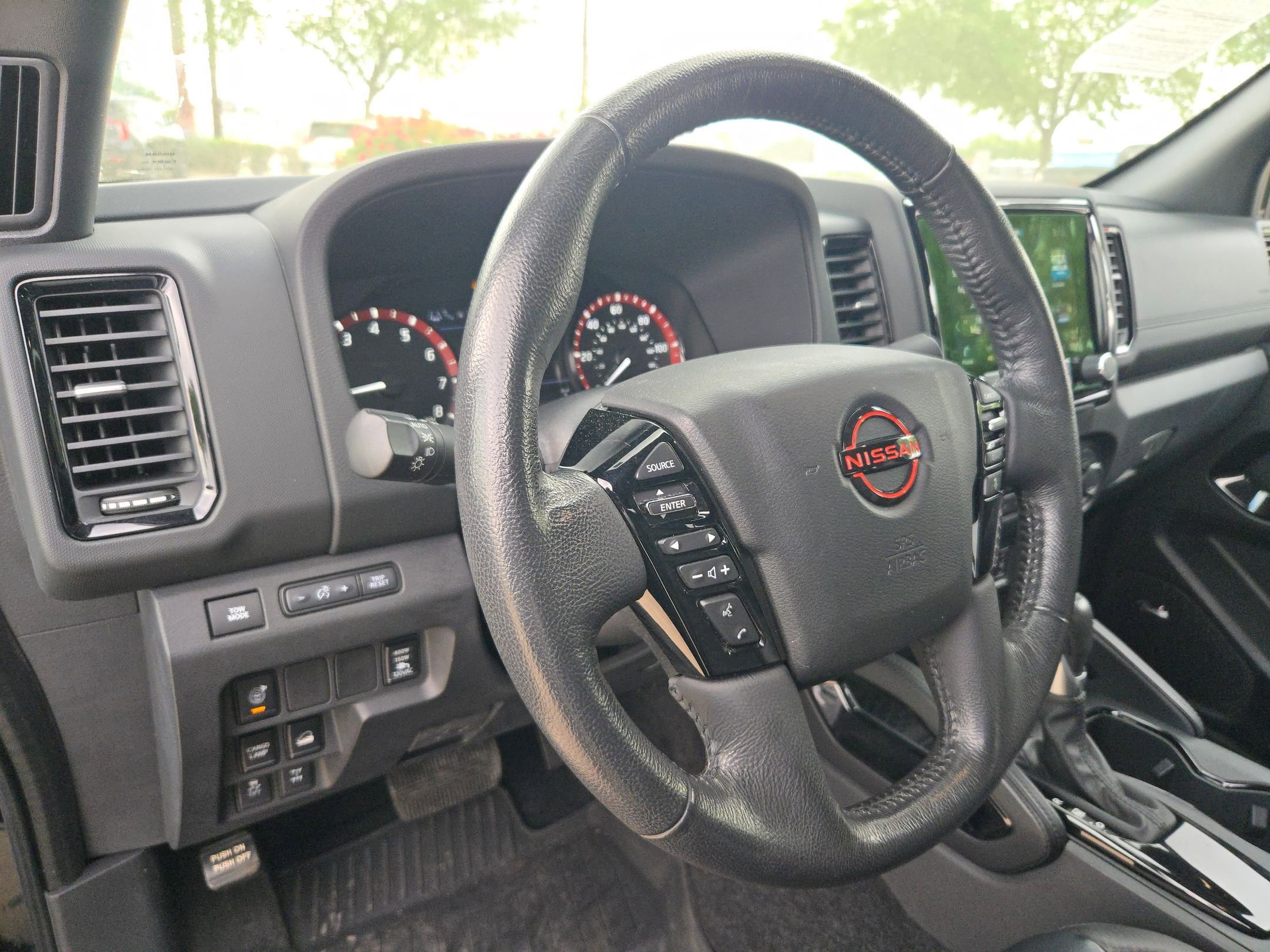 Used 2022 Nissan Frontier PRO-4X w/ Pro-4X Premium Package image 10