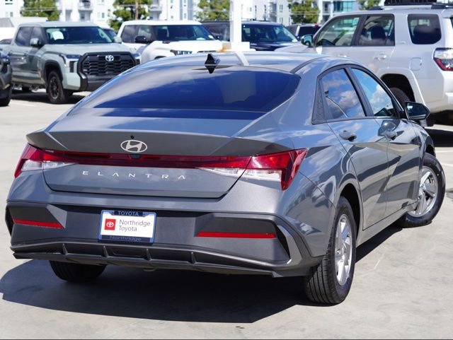 Used 2025 Hyundai Elantra SE image 7