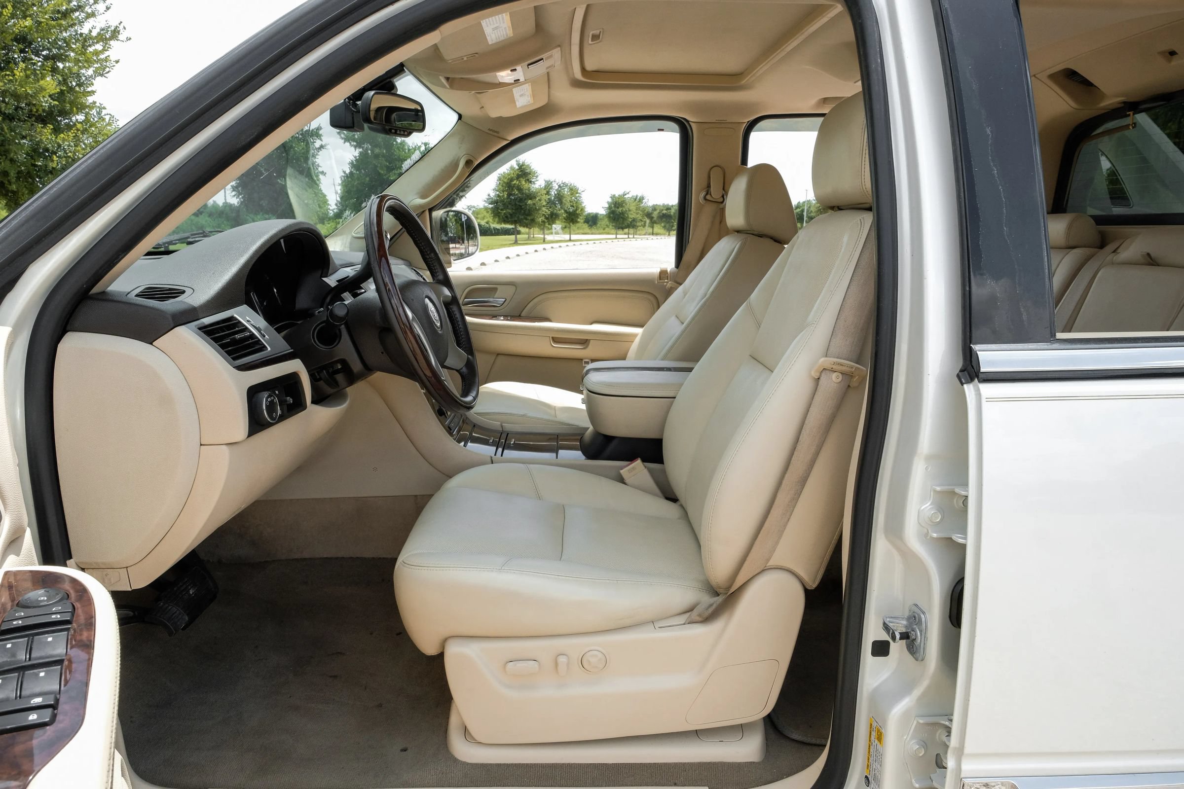 Used 2007 Cadillac Escalade EXT w/ Information Package AWD/4WD image 4