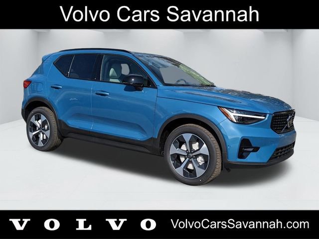 New 2025 Volvo XC40 B5 Plus w/ Protection Package Premier AWD/4WD video 1
