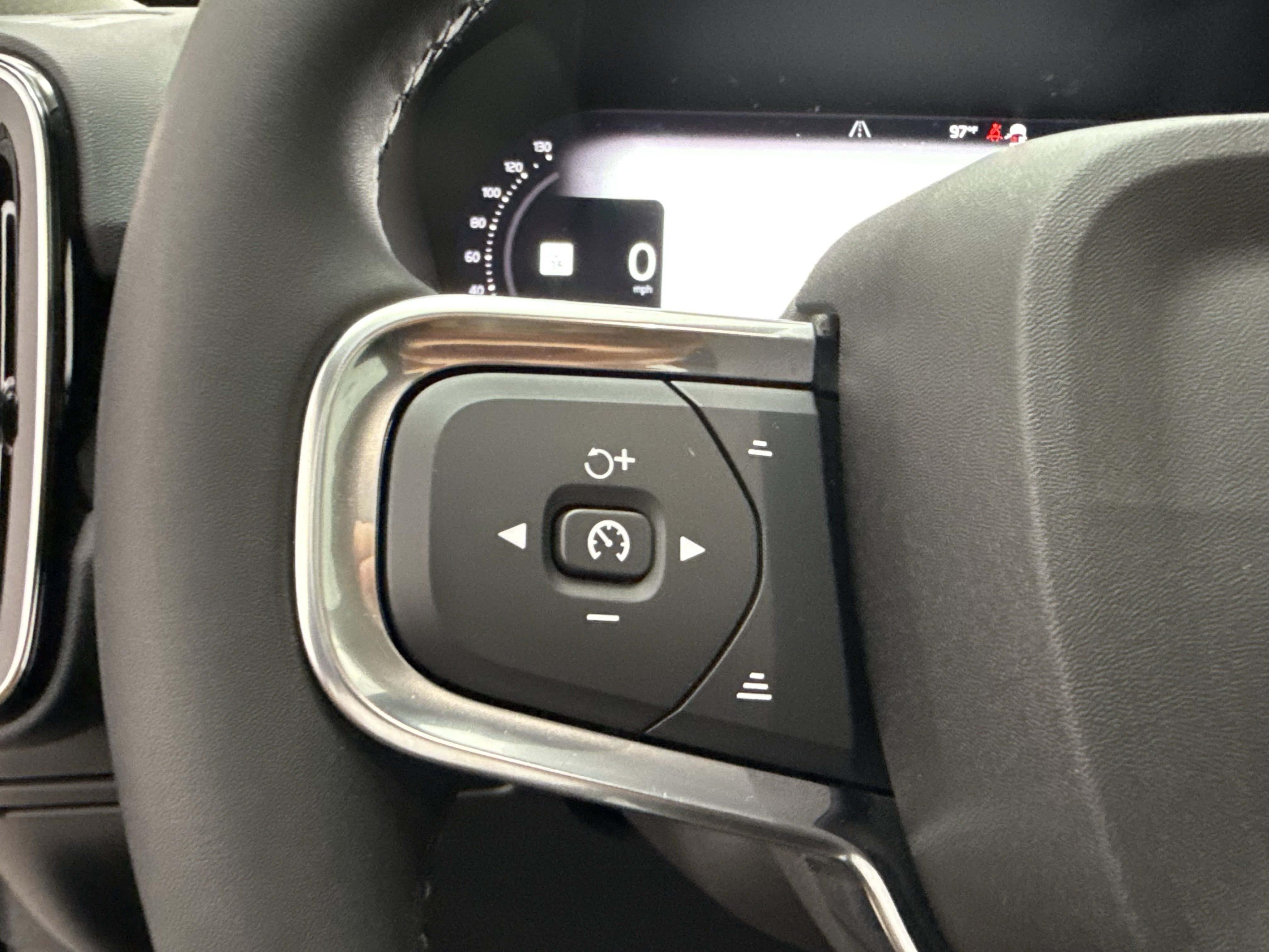 Certified 2024 Volvo XC40 B5 Plus w/ Protection Package Premier AWD/4WD image 16