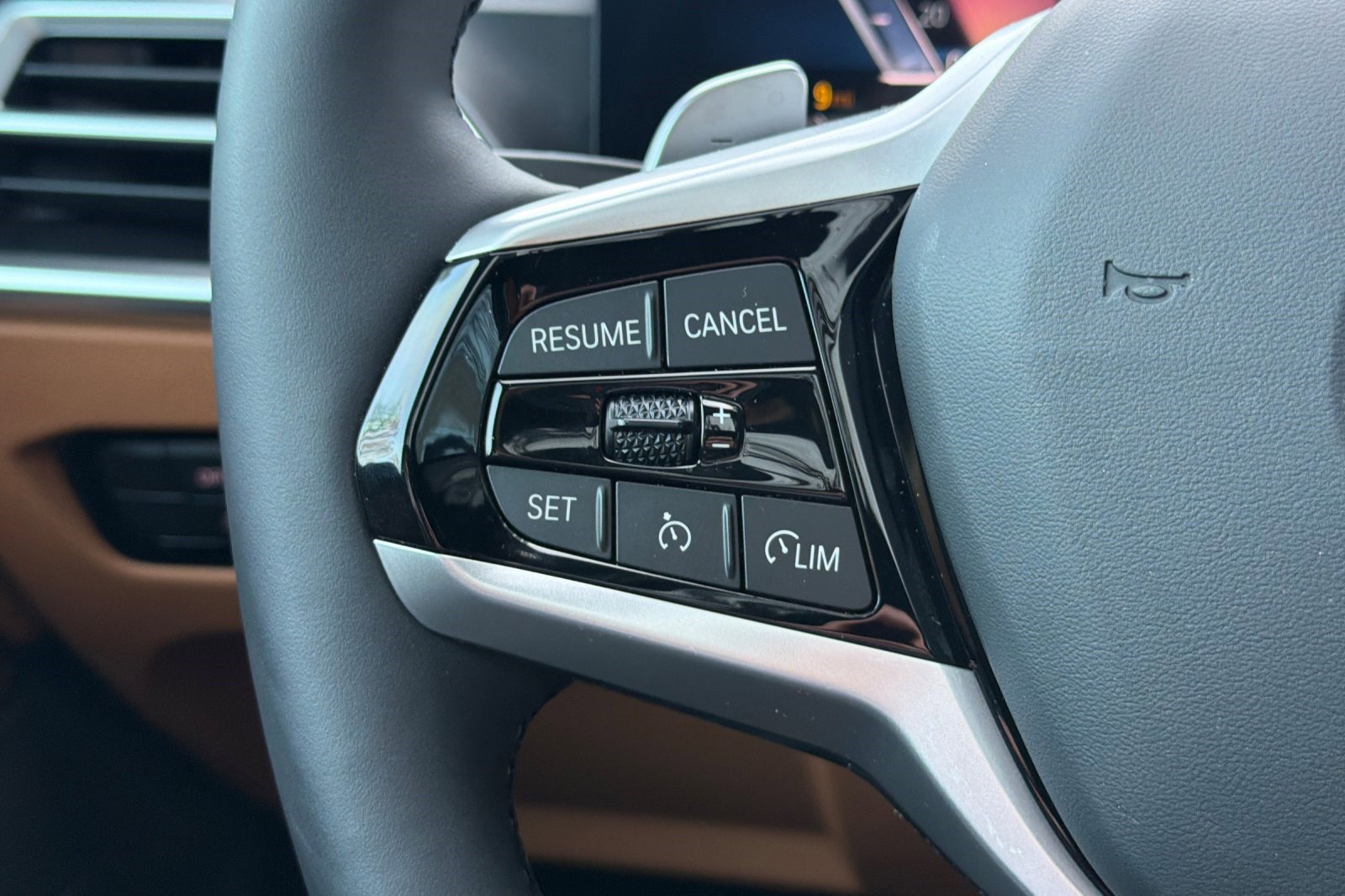 Used 2025 BMW 330i Sedan w/ Premium Package image 31