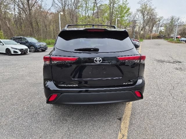 Used 2023 Toyota Highlander XLE AWD/4WD image 6
