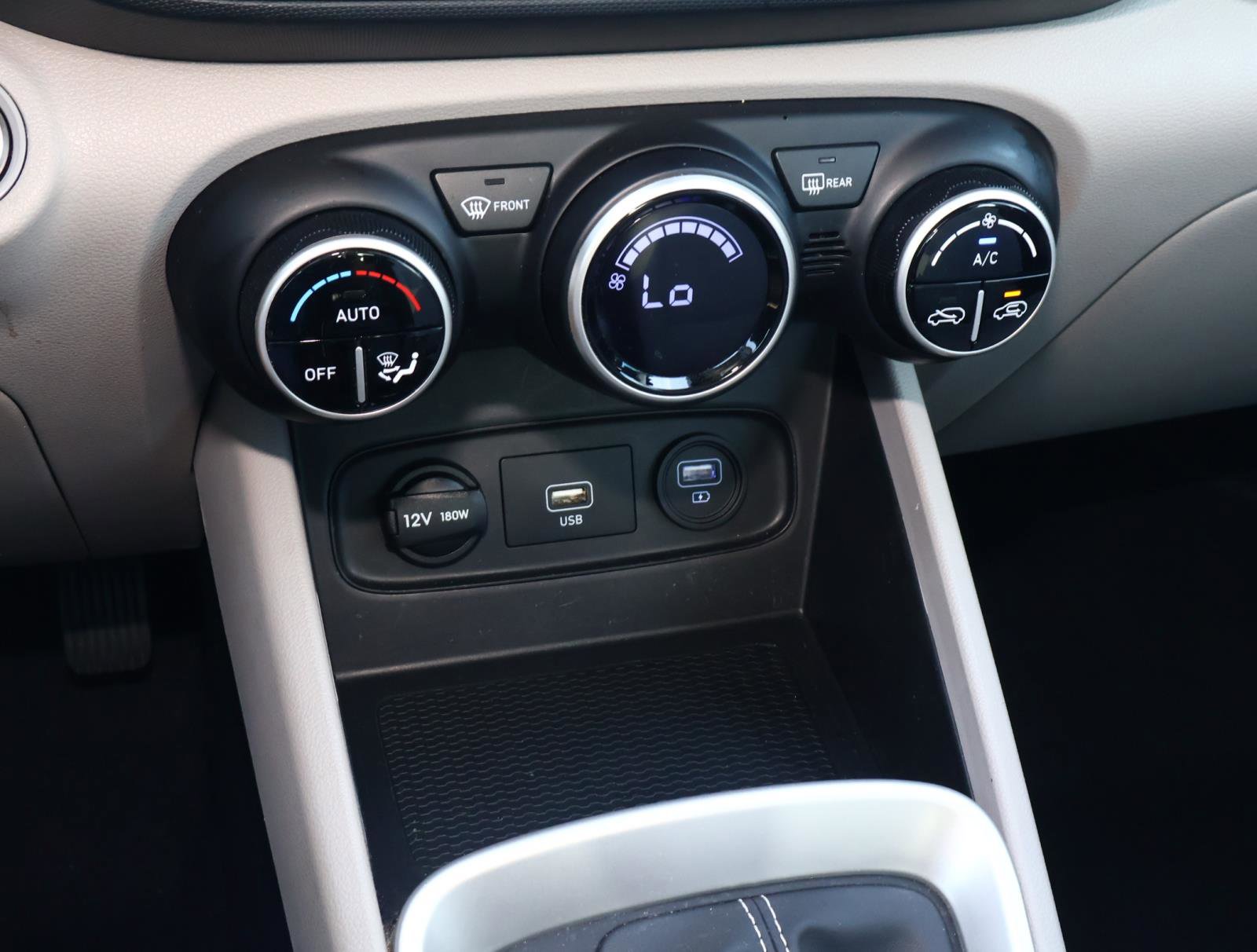 Used 2021 Hyundai Venue SEL w/ Premium Package image 27