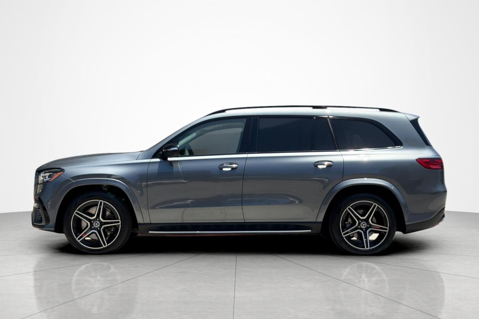 Used 2026 Mercedes-Benz GLS 450 4MATIC image 2