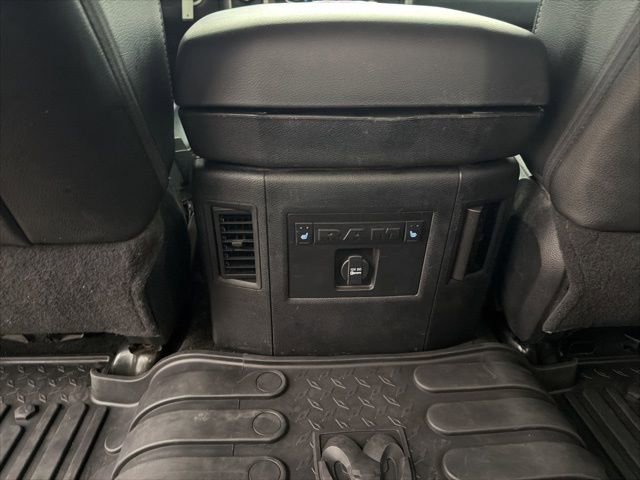 Used 2014 RAM 2500 Laramie w/ Black Appearance Group image 15