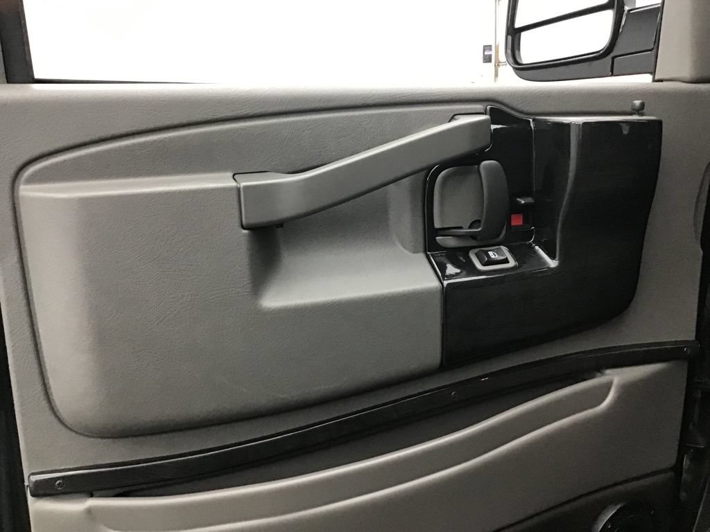 Used 2020 Chevrolet Express 2500 w/ Enhanced Convenience Package RWD image 17