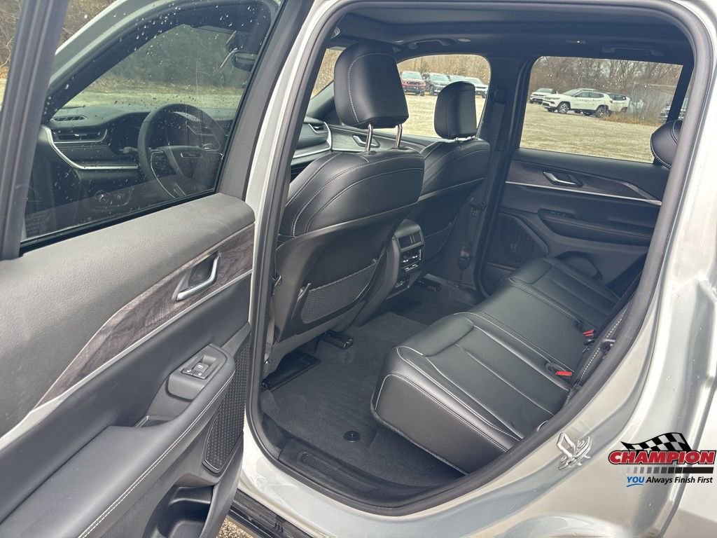 Used 2024 Jeep Grand Cherokee Limited image 27