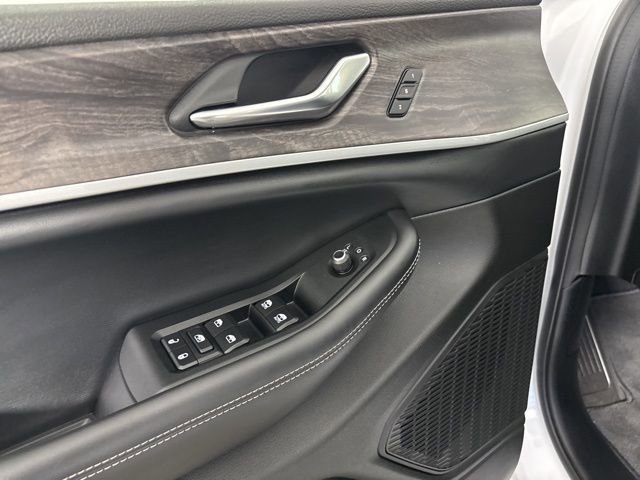 Certified 2023 Jeep Grand Cherokee Limited image 13