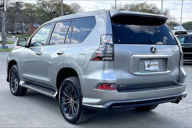 Used 2023 Lexus GX 460 Premium w/ Accessory Package image 4