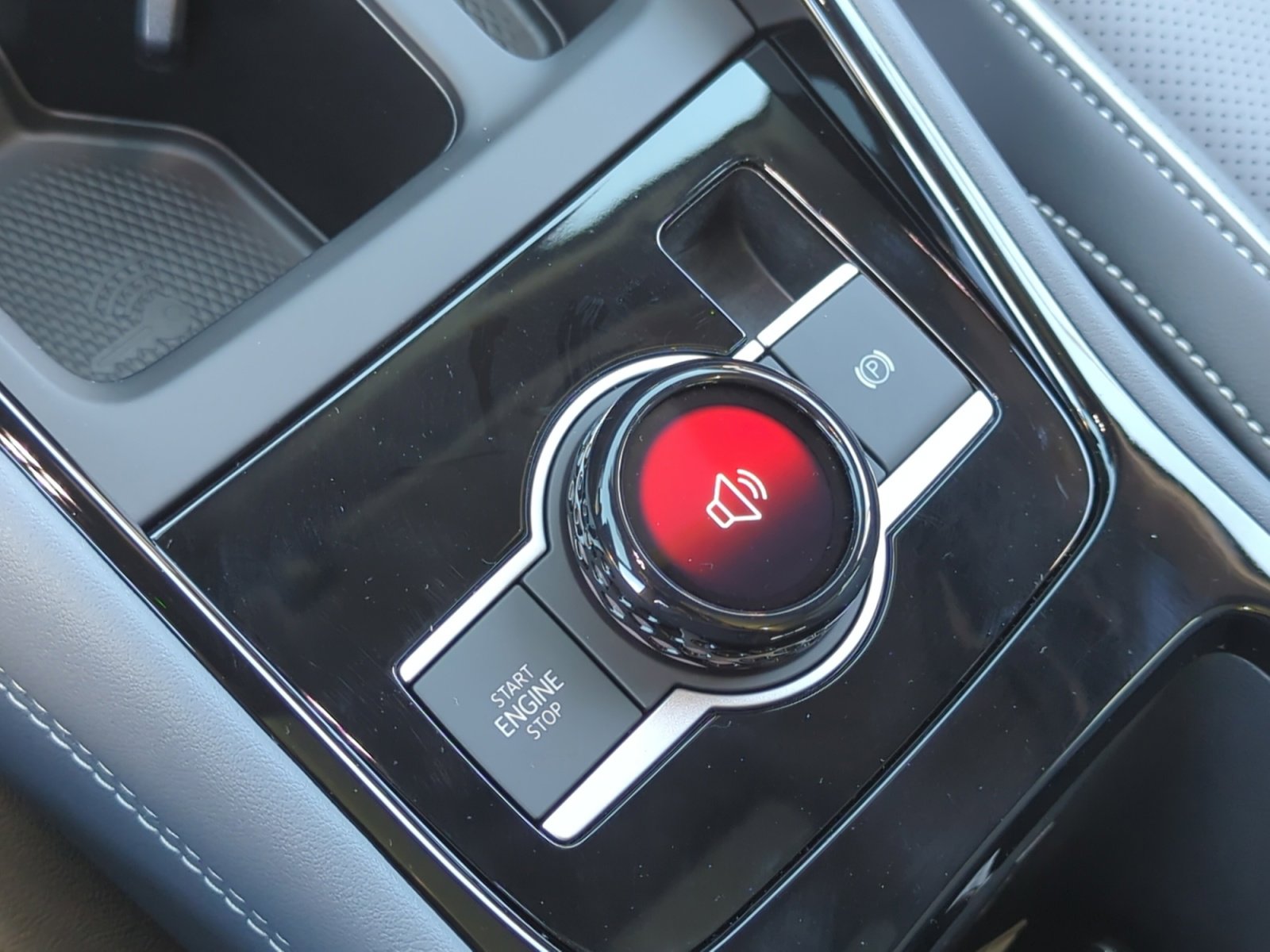 New 2026 Volkswagen Tiguan SEL R-Line image 30