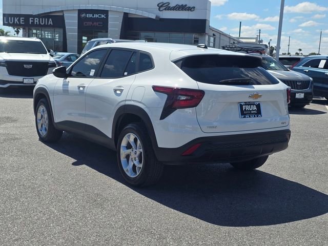 Used 2025 Chevrolet Trax LS w/ LS Convenience Package image 8