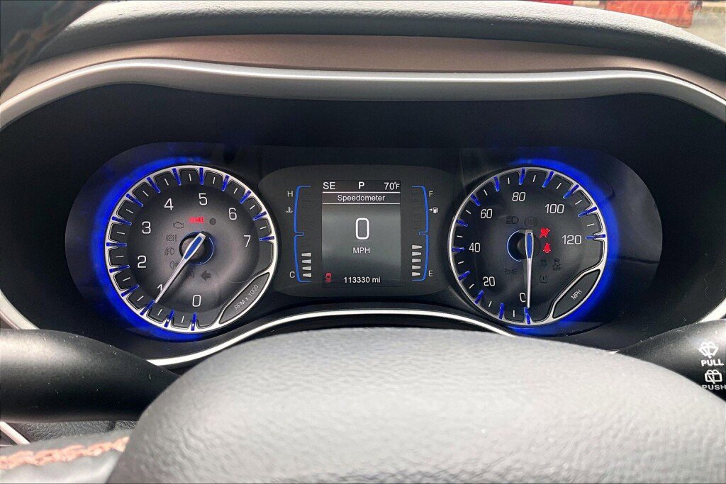 Used 2017 Chrysler Pacifica Touring-L FWD image 8