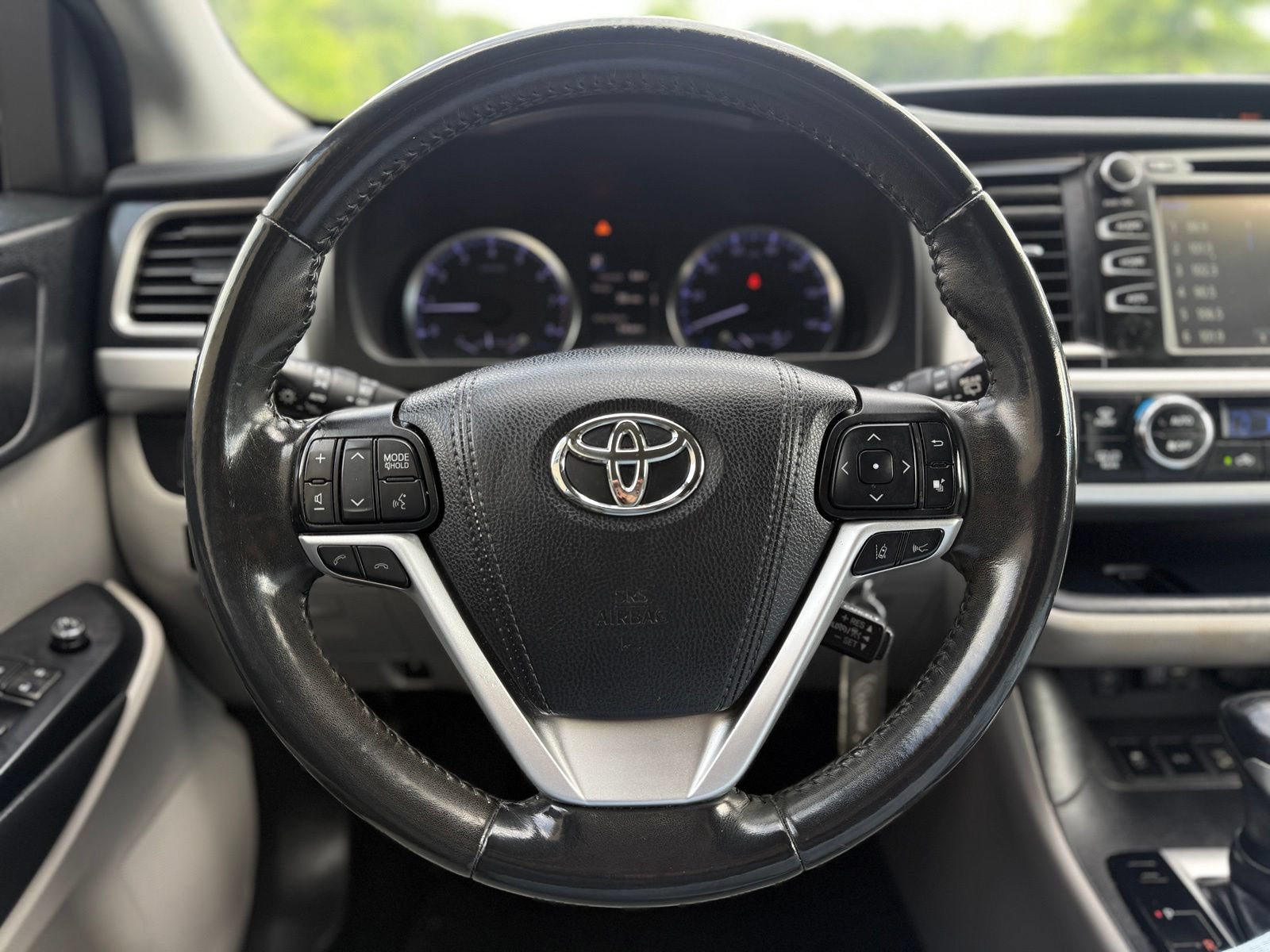 Used 2019 Toyota Highlander Plus w/ Protection Package #3 AWD/4WD image 25