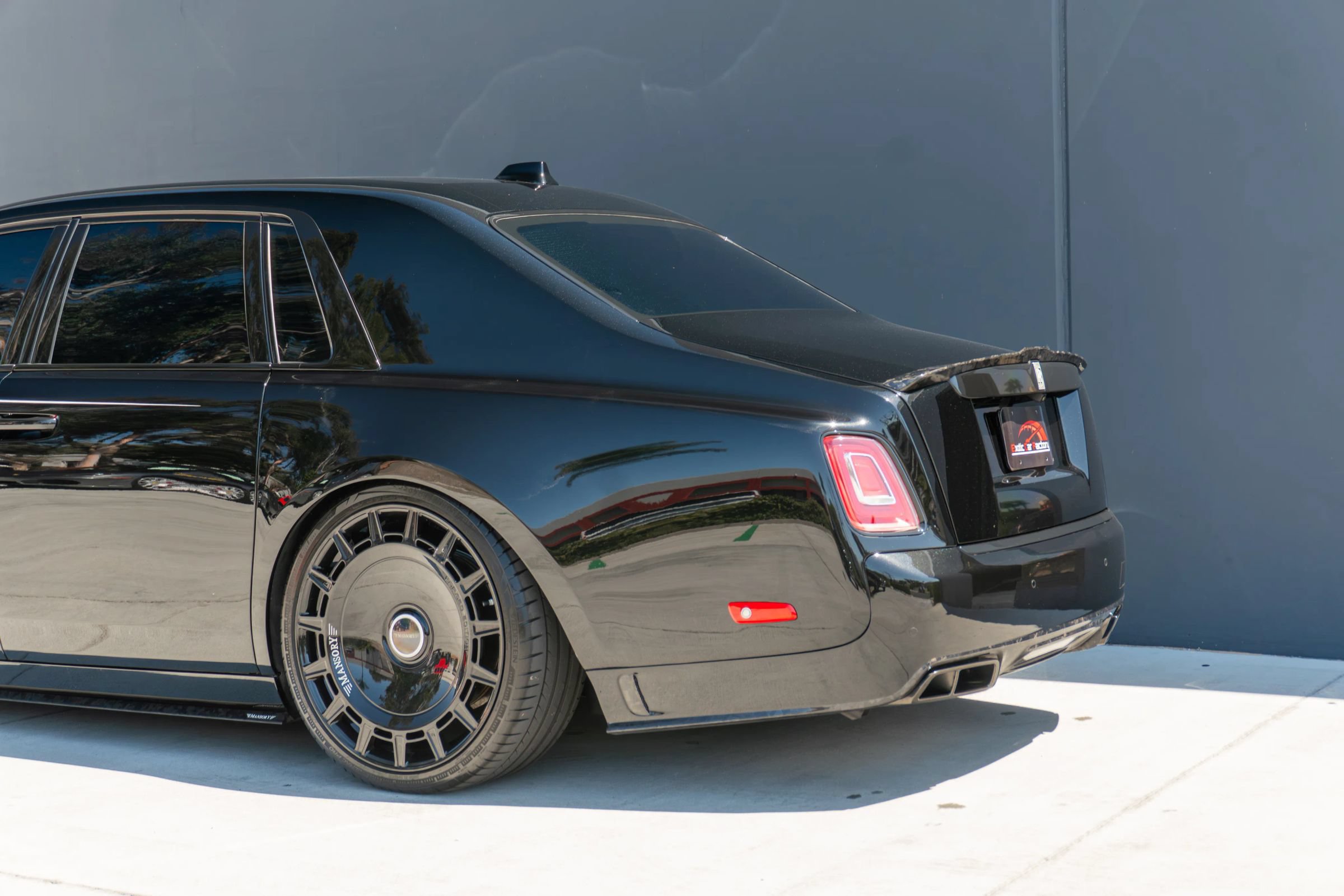 Used 2024 Rolls-Royce Phantom Sedan w/ The Phantom Package RWD image 24