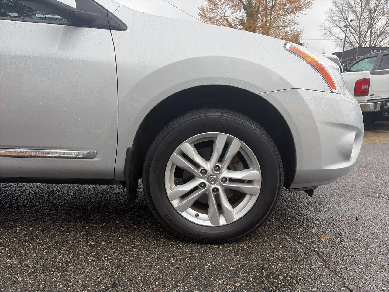 Used 2013 Nissan Rogue SV w/ Premium Pkg image 11