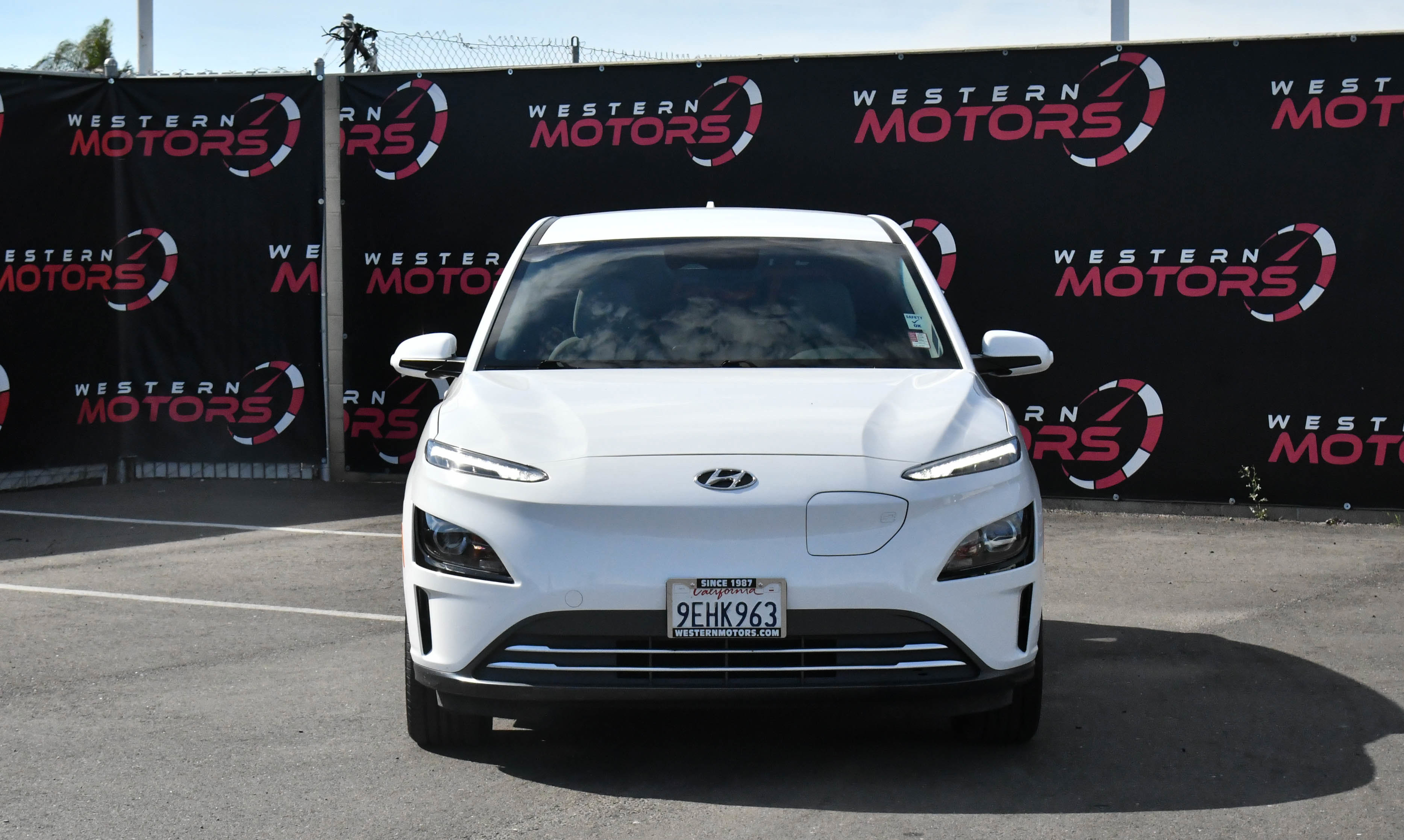 Used 2023 Hyundai Kona SE image 2